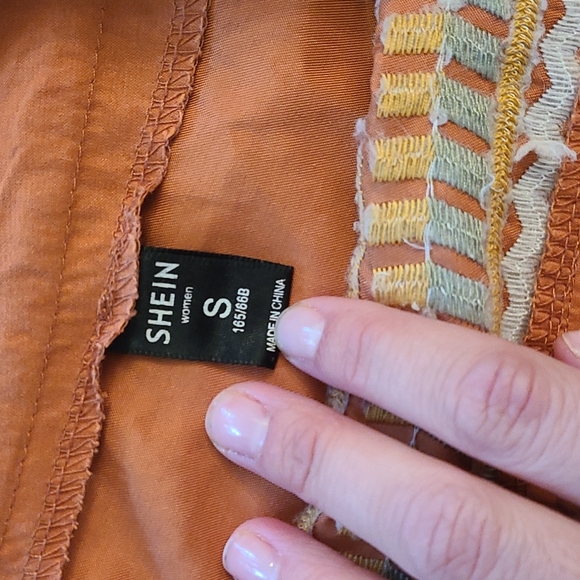 Women's Embroidered Skirt Size Small - Picture 3 of 4